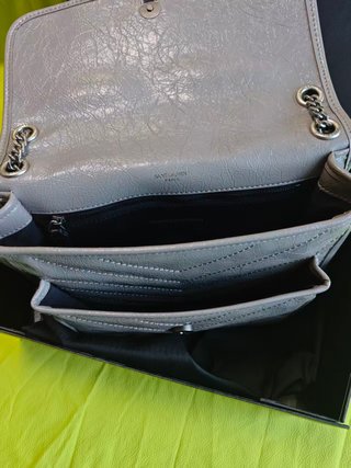 Bolso YSL Niki Gris Cuero Arrugado