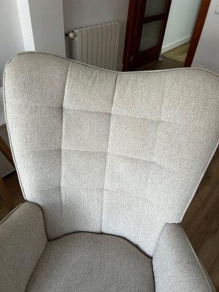 Mecedora beige tela y madera
