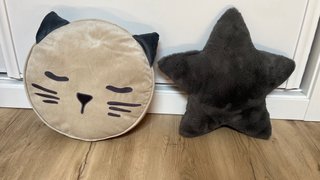 Pack 2 cojines: gato y estrella. Perfil solidario