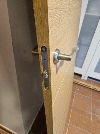 Puerta de paso roble 72cm con marco y molduras