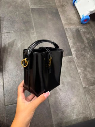 Borsa Saint Laurent nera in pelle YSL