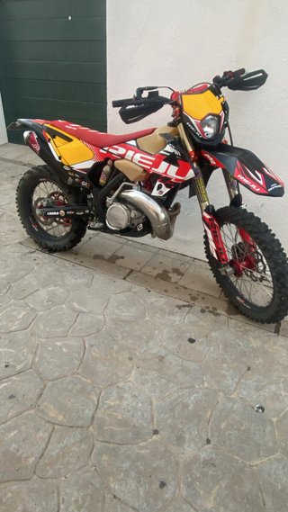 Rieju Enduro Roja y Amarilla