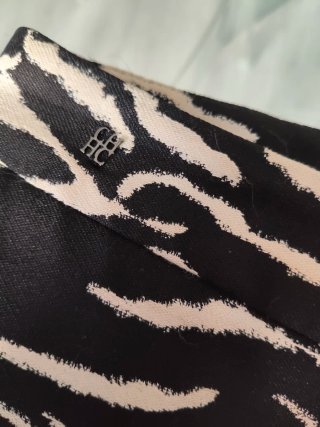 Pantalón Carolina Herrera estampado cebra