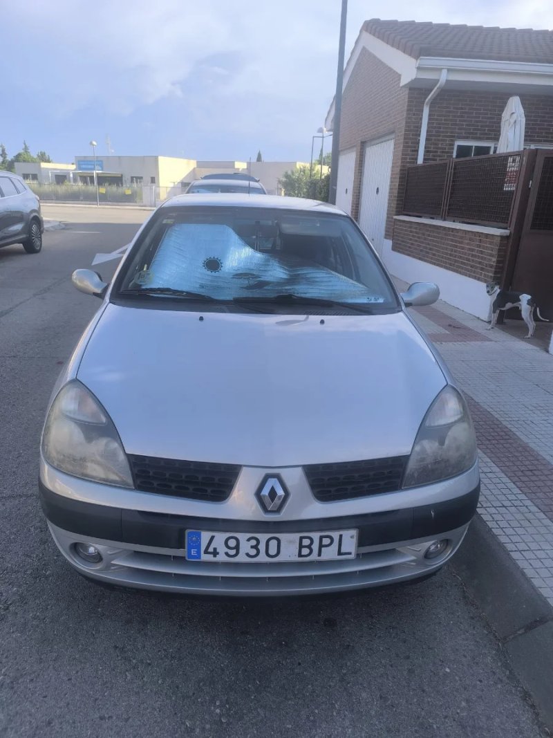 Renault Clio 2001 - foto 1