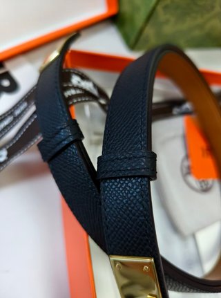 Cinturón Hermès negro hebilla oro 105cm