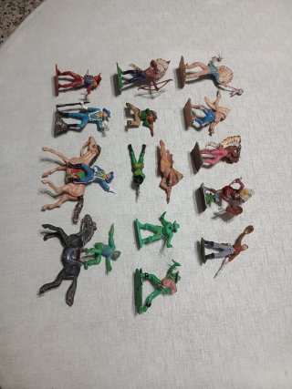 Figuras indios y vaqueros