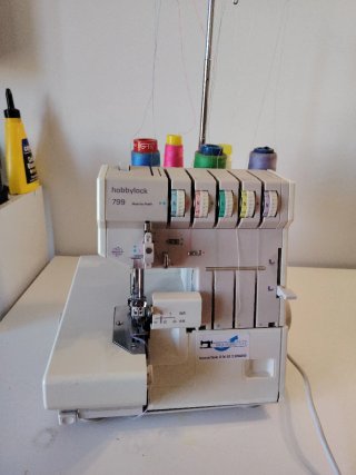 Máquina de coser overlock Hobbylock 799