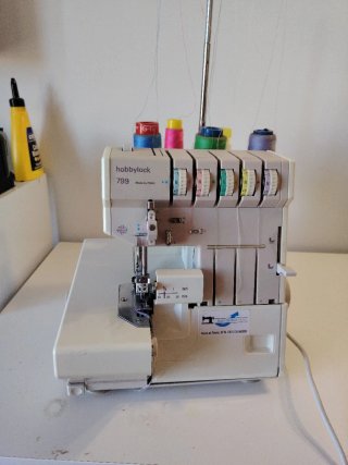 Máquina de coser overlock Hobbylock 799