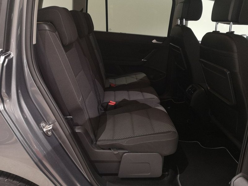Volkswagen Touran 2025, foto 9