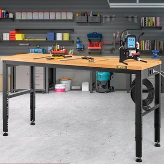 Mesa de Trabajo Ajustable en Altura, 183 x 64 cm Mesa de Garaje con Alturas de 72 – 97 cm y Capacidad de Carga de 900KG, con Salidas de Energía y Superficie de Madera Dura y Marco de Metal y Patas...