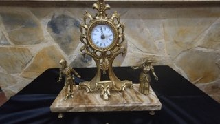 Reloj sobremesa bronce y mármol con pajes