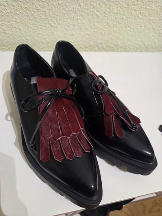 Zapatos Derbies Negros y Rojos