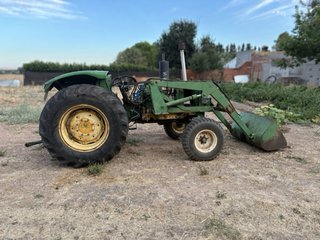 Tractor John Deere 2035 con pala