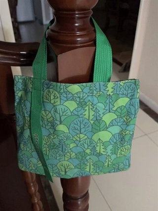 Borsa portaoggetti con stampa alberi