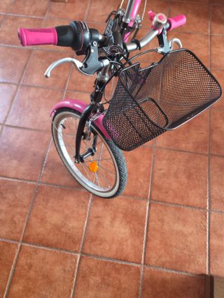 Bicicleta paseo rosa con marchas + casco