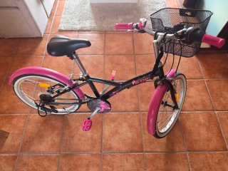Bicicleta paseo rosa con marchas + casco