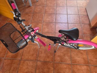 Bicicleta paseo rosa con marchas + casco