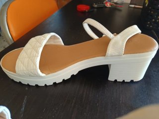 Sandalias plataforma beige/blancas