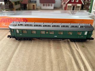 Arnold n vagón de tren