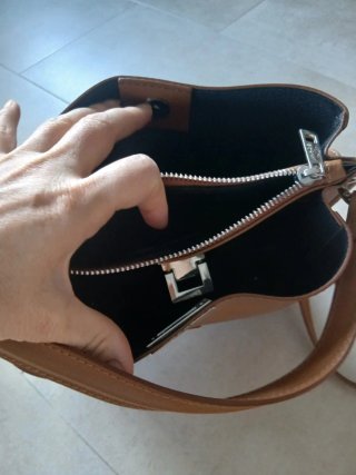 Bolso de cuero marrón