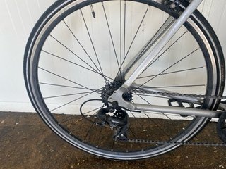 Bicicleta Triban RC 100 Gris