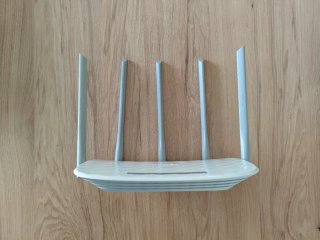 Router TP-Link Archer C60 con 5 antenas