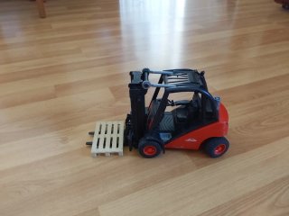 Carretilla elevadora Bruder con palé