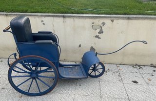 Carrinho de passeio antigo azul