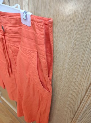 Falda naranja corta