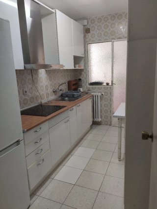 Se alquila habitación