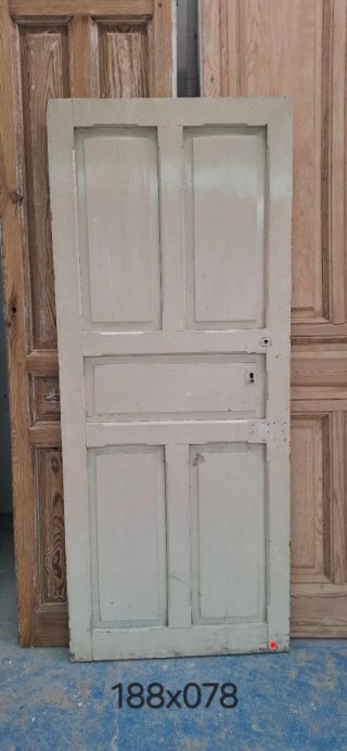 Puerta de madera antigua