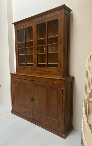 Mueble vitrina madera y cristal