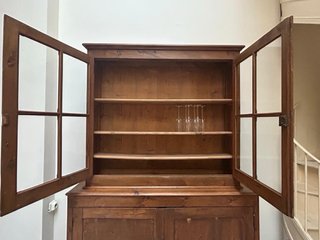 Mueble vitrina madera y cristal