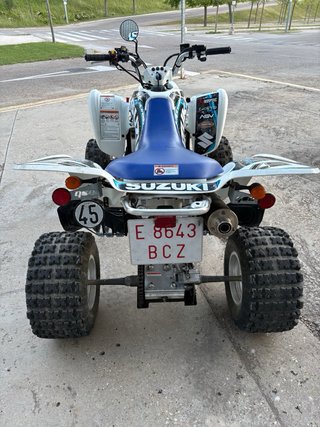Suzuki LT-Z400 Quad Blanco y Azul