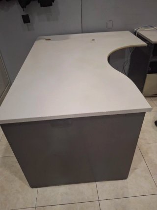 Mesa de oficina gris claro y gris marengo