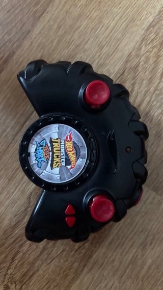 Monster Truck Tiburón Hot Wheels Teledirigido
