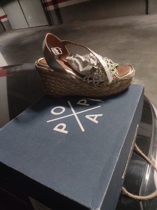 Sandalias Poppa doradas cuña