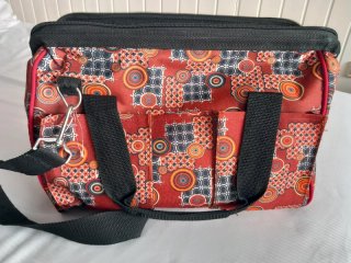 Bolso de viaje multicolor con estampado