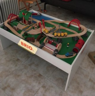Mesa de juego Brio de madera Trenes no incluidos