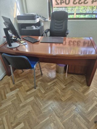 Tavolo da ufficio in legno e metallo