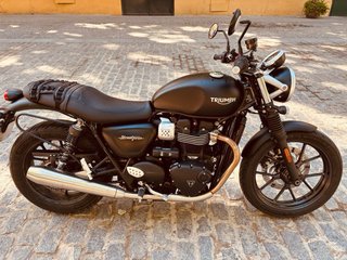 Triumph Street Twin 900 · 2018 · 18.500 km