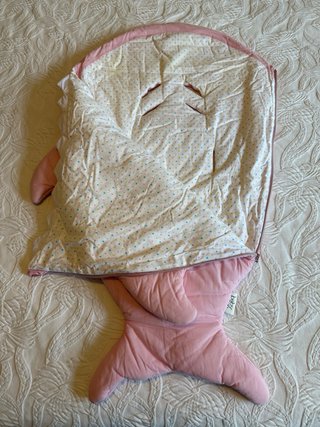 Saco bebé tiburón rosa Baby Bites