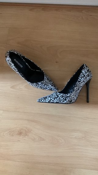 Zapatos de tacón Even&Odd negros y blancos talla 3