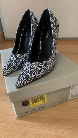 Zapatos de tacón Even&Odd negros y blancos talla 3