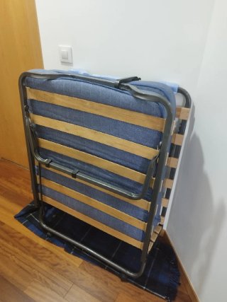 Cama Plegable Azul y Madera