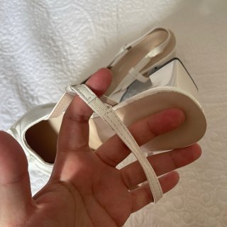 Tacones blancos punta lazo slingback