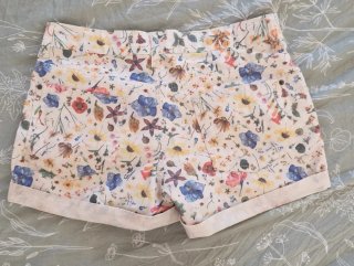 Pantalones cortos florales blancos