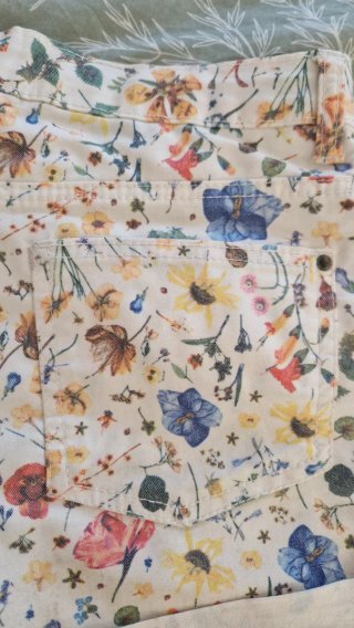Pantalones cortos florales blancos