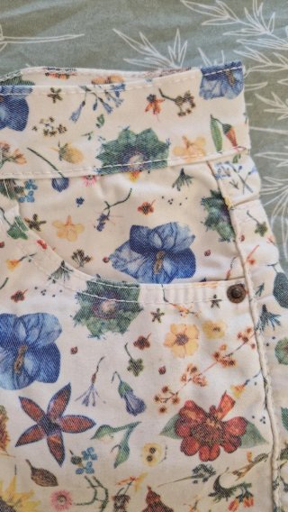 Pantalones cortos florales blancos