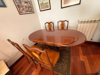 Mesa comedor extensible y 4 sillas